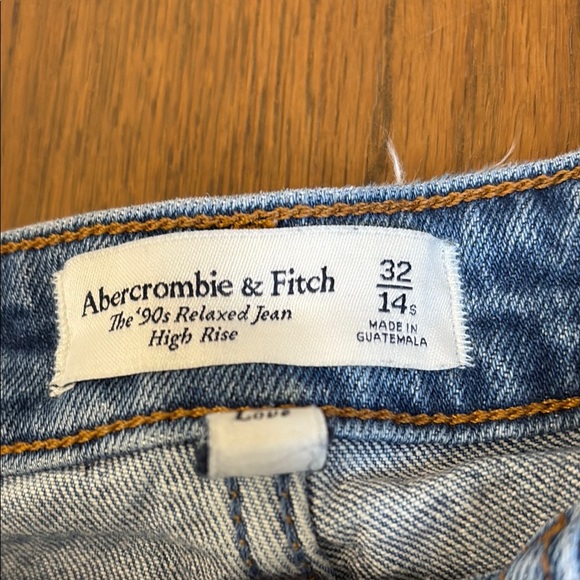 Abercrombie & fitch women’s The 90s Relaxed Jean
High Rise size 32/14 - Picture 6 of 8